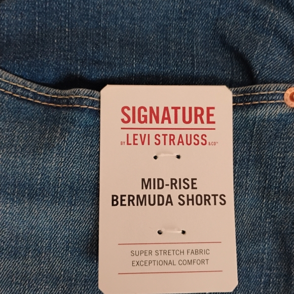 Women's Levi's Shorts / NWT - Picture 3 of 5